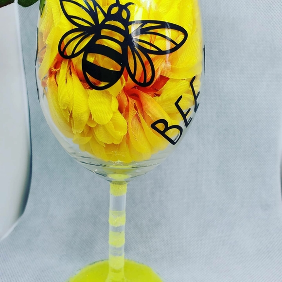 Custom wine glasses - Picture 2 of 3